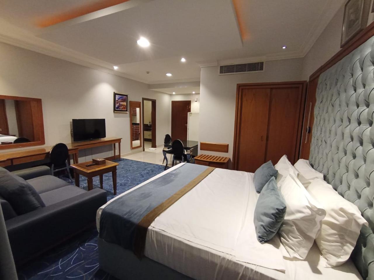 阿尔马赛6号套房豪华酒店 利雅德 客房 照片